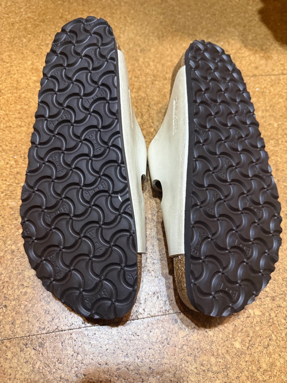 Birkenstock Arizona Graceful Pearl White Two-Strap Buckle Sandals - Never Worn - Picture 3 of 4